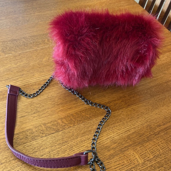 Red Fluffy Crossbody Purse / bag - Picture 1 of 10